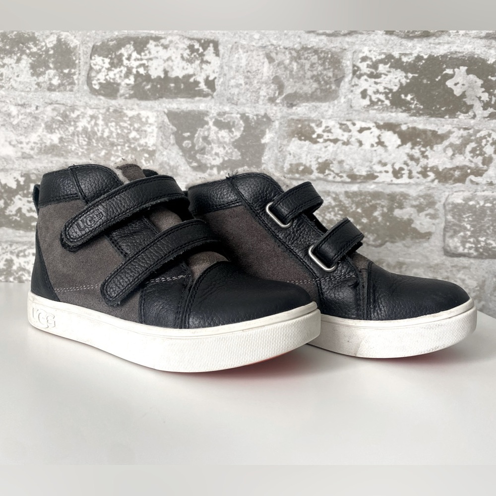 Ugg rennon II toddler size 11 sneaker high-top in charcoal